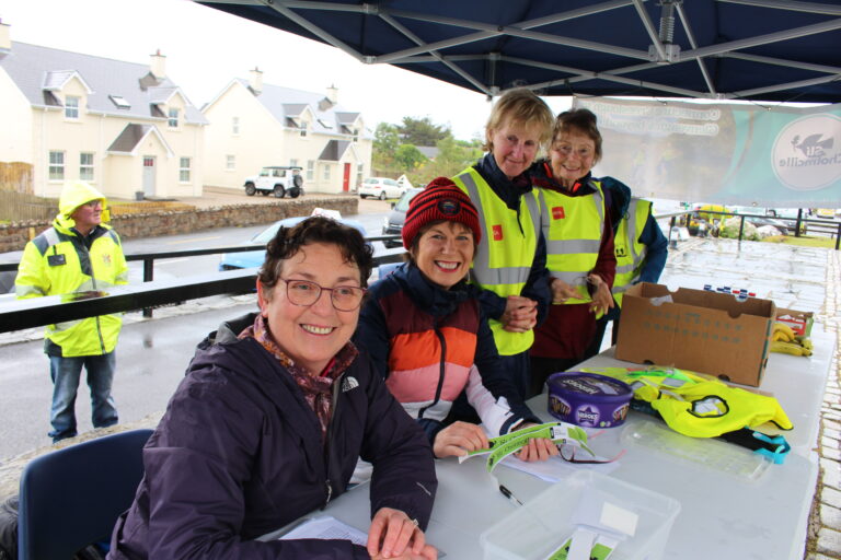 Slí 10 registration volunteers